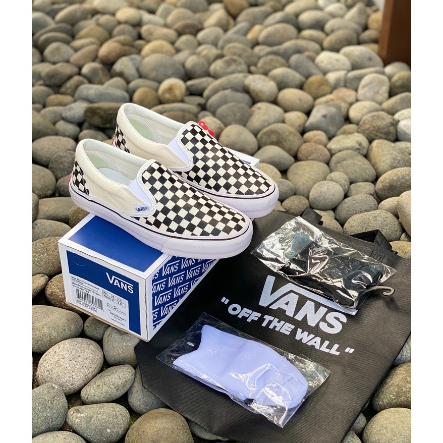 SEPATU SNEAKERS SLIP ON VANS CHEKRBOARD PREMIUM IMPORT MADED IN CHINA. SEPATU PRIA BERKWALITAS MURAH