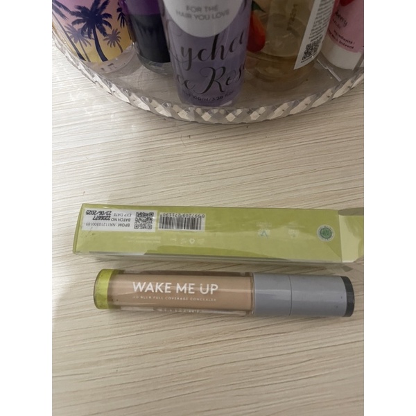 concealer somethinc preloved