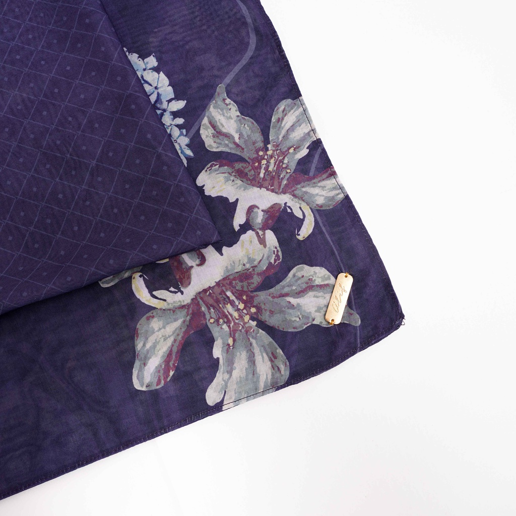 ALIF KERUDUNG SEGI EMPAT MOTIF PARIS PREMIUM KOREA - URSA IN PLUM ( SPR-D9-005 )