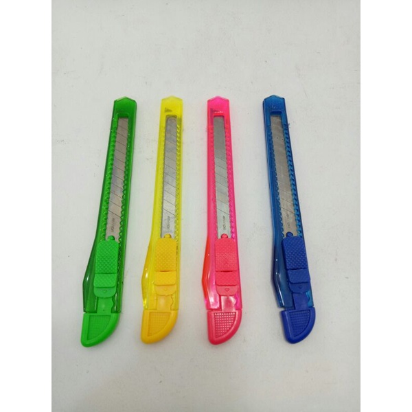 

Cutter Kecil warna transparant