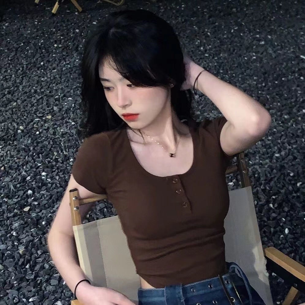 Red Gaya Hong Kong retro warna kopi kerah persegi T-shirt lengan pendek wanita musim panas manis dan pedas slim fit hot girl in bahu depan atasan pendek