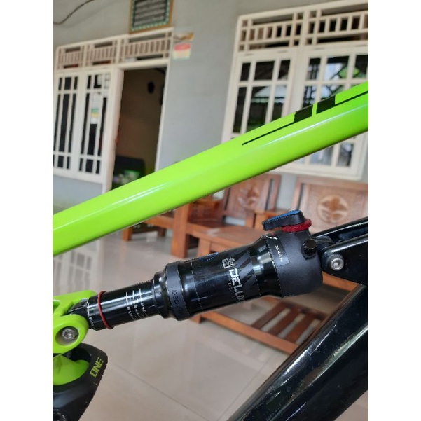 rearshock rockshok duluxe 210 mm