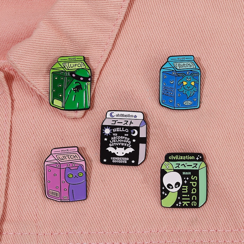 Lucu Colorful Space Milk Enamel Pin Alien Penyihir Kucing Setan Bros Lencana Kerah Pin Kartun Semesta Perhiasan Hadiah Untuk Anak-Anak Teman