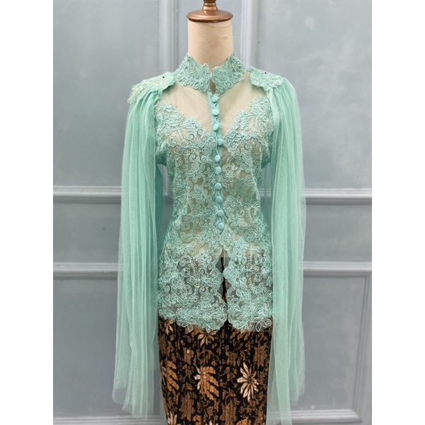 kebaya sayap pundak /kebaya wisuda /kebaya akad/kebaya tunangan