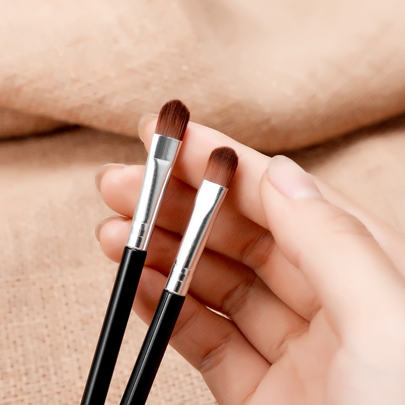 【COD】Eyeshadow Brushes Portable  Universal Eyeliner Berbaring Ulat Sutra Berbaring Kuas Rias Gagang Panjang Pegangan Baik Kuas Rias Pemula Lembut-CH