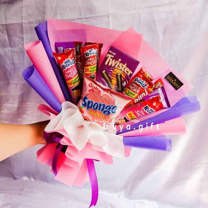(SNACK 0002) Buket snack black pink | Buket snack tema hitam-pink | Buket snack serba pink | Buket snack wisuda | Buket snack ulang tahun | Buket anniversary | Buket hari guru | Buket hari ibu | hadiah wisuda | kado ulang tahun