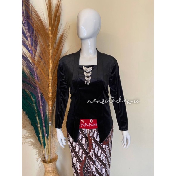 Kebaya Kutubaru / Kebaya Bludru Kutubaru (Size Lengkap)