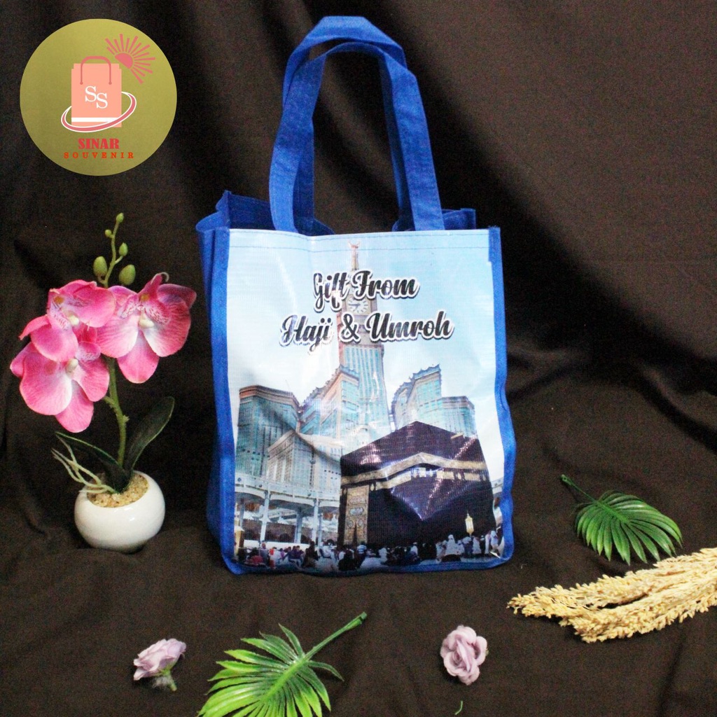 

TAS GOODIE BAG SOUVENIROLEH OLEH HAJI DAN UMROH PREMIUM LANGSUNG KIRIM-UK 20 X 14 X 25 (PXLXT)