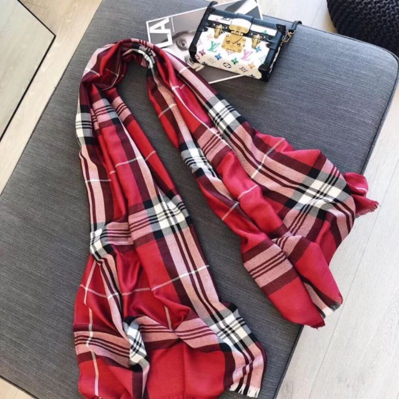 The Classic Check Cashmere Scarf Color red