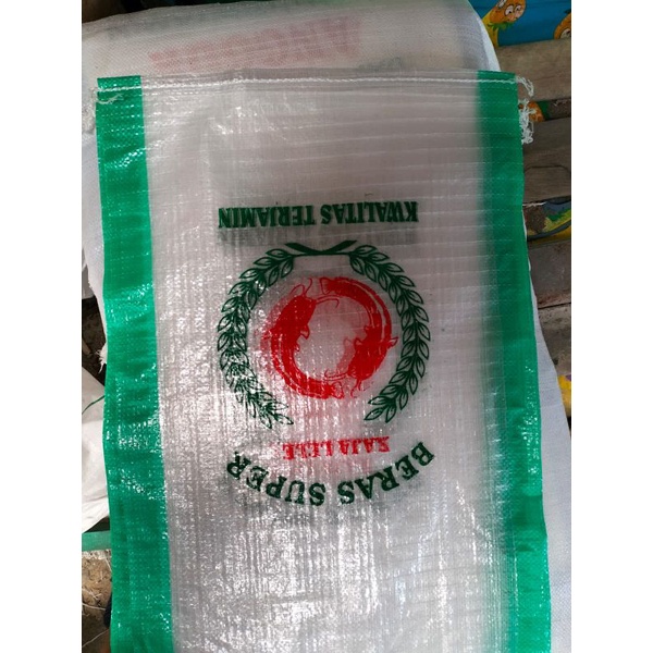 

Karung beras kemasn 10kg cap raja lele