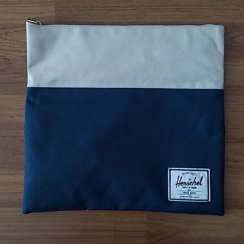 Herschel notebook/tablet case preloved