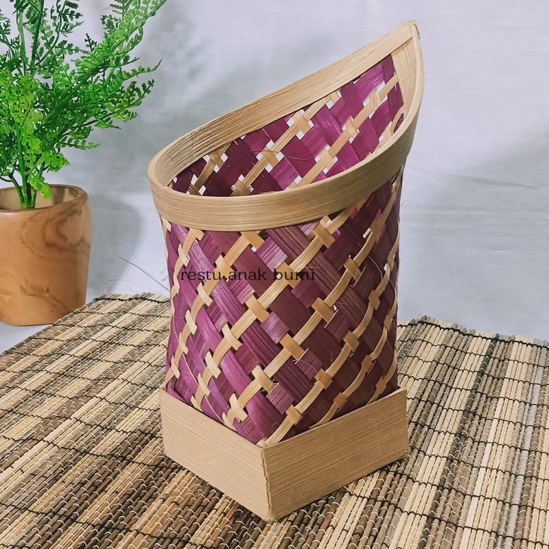 

(B083)Tempat sendok Merah Bambu 13x11/Hadiah/Lamaran/Parcel Lebaran/Natal/Acara/Catering/Souvenir/Wadah Serbaguna/Basket/Craft/Fruit Box/Sembako/Teh/Gula/Beras/Telur/Seserahan/Kado/Gift/Hampers/Hantaran/Makanan/Minuman/Keranjang Buah