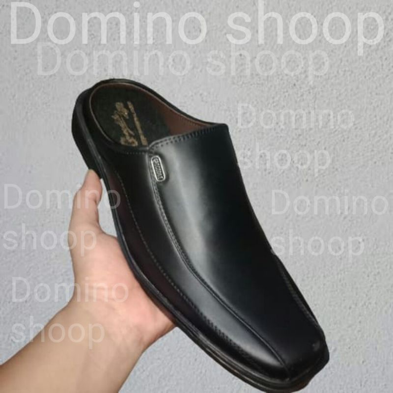 slop sandal pria bahan kulit sentetis warna hitam sandal pria