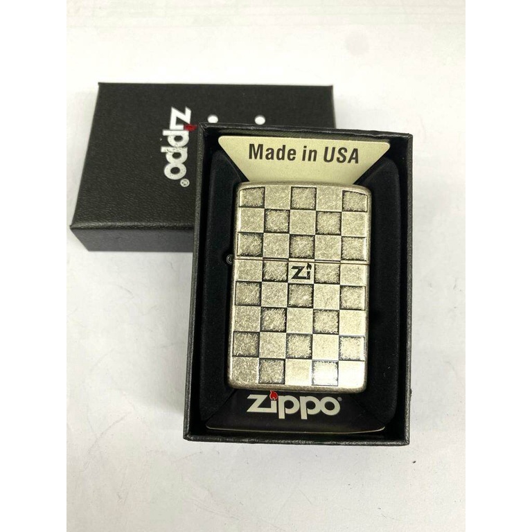 Korek Api Zippo Silver Premium Grafir Timbul Motif Catur Silver Made In USA/Zippo/Korek Zippo/Zippo 