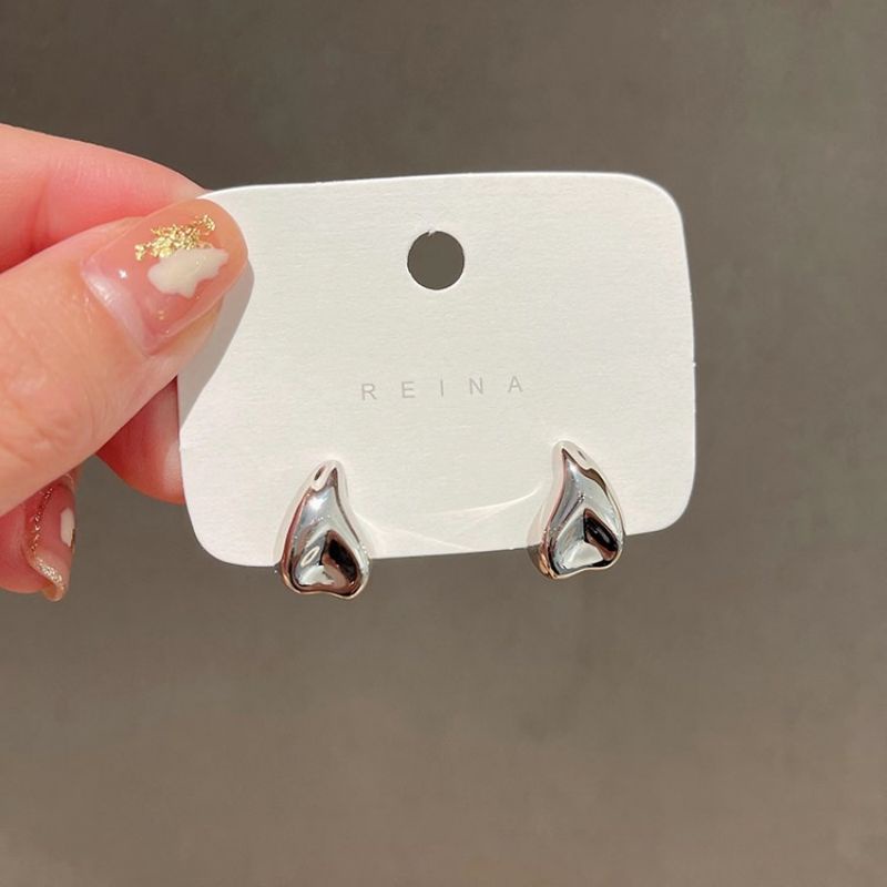 FerenHongXia Anting Bentuk Hati Tidak Teratur Model Sederhana