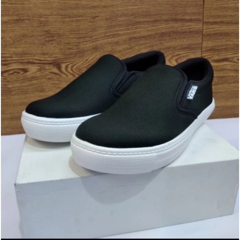 Sepatu sneakers Vans Hitam putih sepatu slip on hitam putih