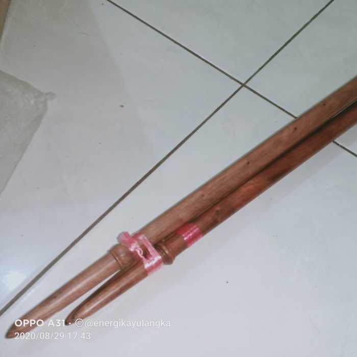 Tongkat komando kayu stigi