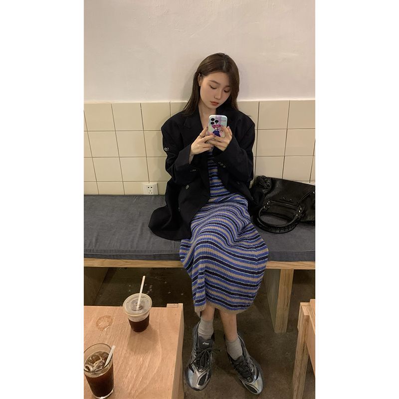 Red Gaya Korea Kontras Warna Bergaris Rajutan Gaun Musim Gugur dan Musim Dingin 2022 Baru Keinginan Murni Rasa Desain Pinggang Pinggang Tali Suspender gaun