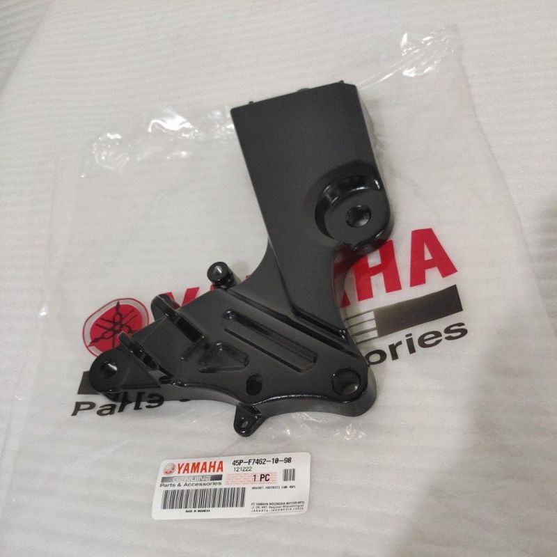 Dudukan braket foot step footstep depan Kanan Yamaha Byson karbu Original 45P-F7462-10-98