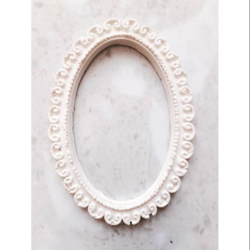 Frame Resin Mahar Motif Oval Ukir