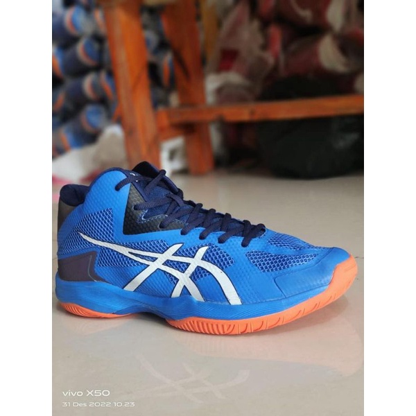 sepatu voli asic swif