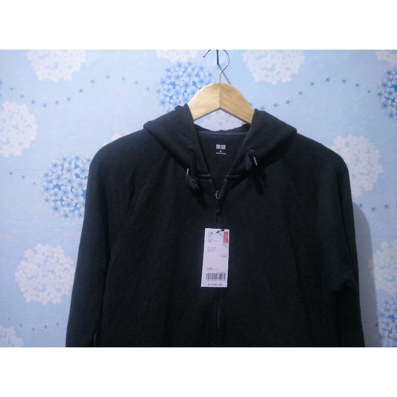 Zipp Hoodie X Uniqlo Hitam Second