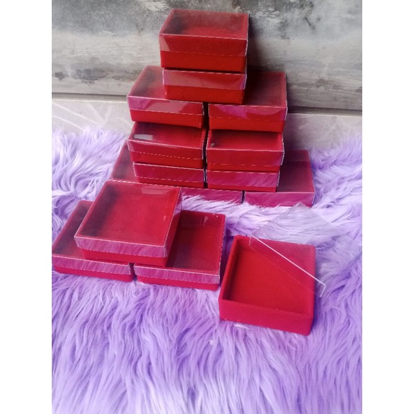 

Gift_Box_Bludru_7x7