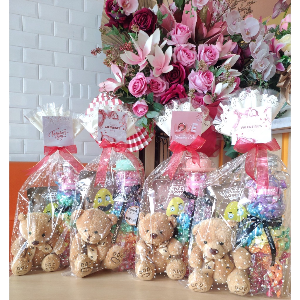 

Michiro Hampers Valentine Murah/Kado Valentine/Gift Valentine/ Hadiah Valentine Isi Boneka Mini, Snack Arum Manis Dan Permen Rasa Buah-Buahan