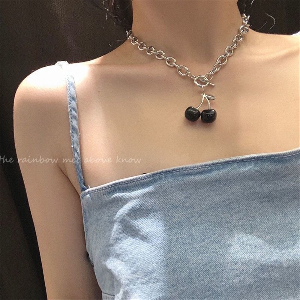 Kalung Desain Cherry | Kalung Rantai Dengan Liontin Warna Hitam | Aksesoris Wanita | Sendok Garpu Bahan Stainless Steel | Bahan Titanium Steel