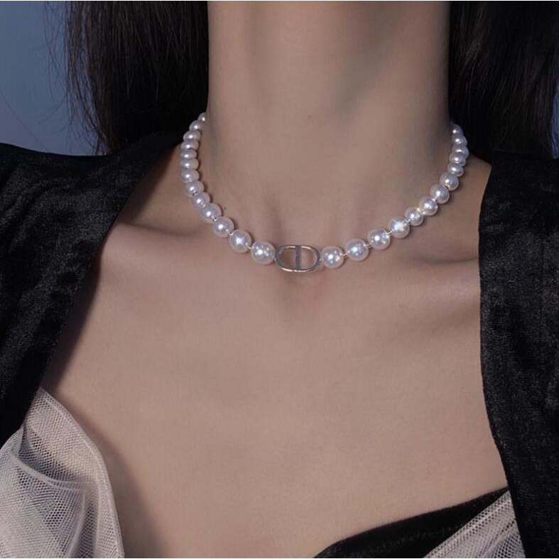 Kalung Mutiara Antik Gaya Ins Perempuan Desain Sambungan Hidung Babi Choker Pasang Klavikula Rantai