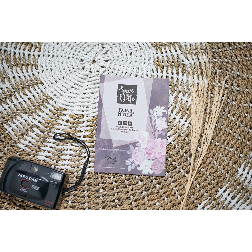 

UNDANGAN PENIKAHAN MURAH MALIQ 082 + PLASTIK OPP + LABEL NAMA