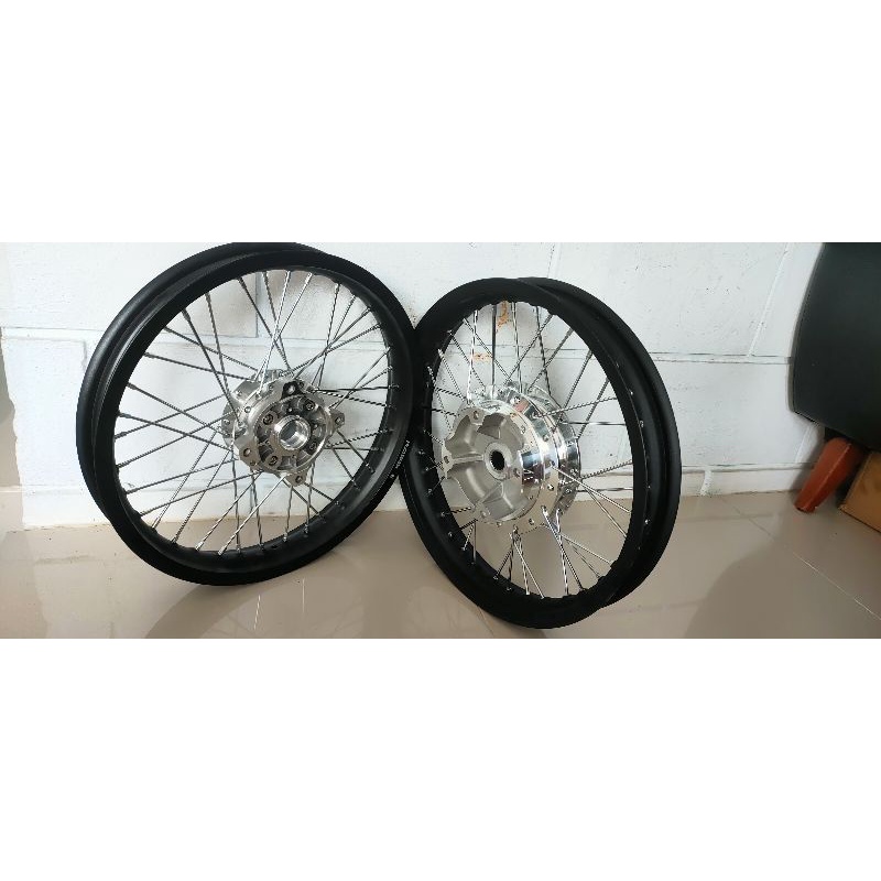 sepasang velg Honda PCX ring 14 140/160
