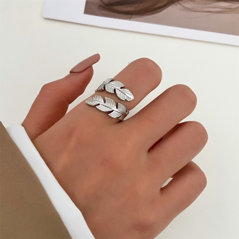 Cincin Berliku Daun Berlubang Gaya Nasional Temperamen Dan Fashion Berlapis Emas Cincin Terbuka Wanita