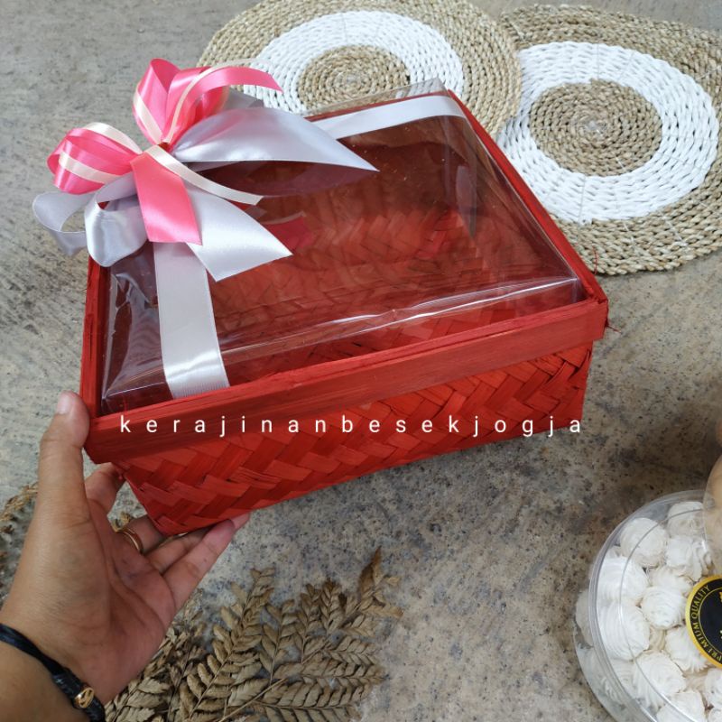 

HANTARAN MIKA CANTIK /besek murah/hantaran kue/hampers kue kering/besek cantik/besekan Jogja/hantaran lebaran