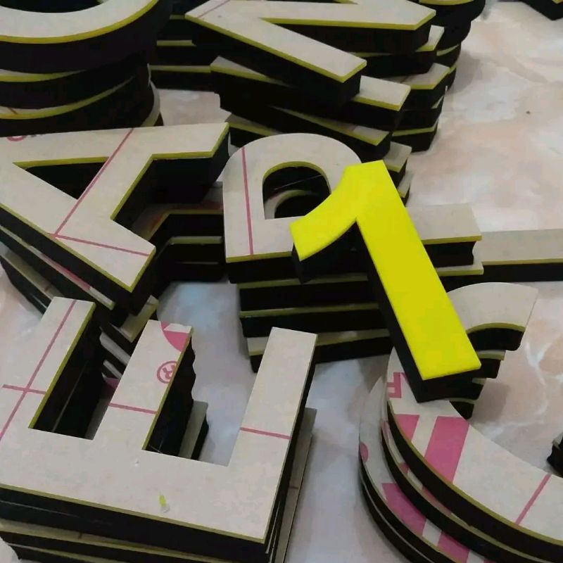 

Huruf Timbul Akrilik / Huruf Akrilik Timbul / Letter Timbul Lapis Spon Eva 10mm