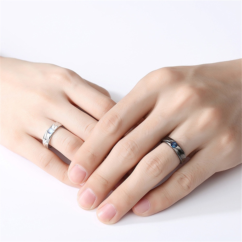 2pcs Cincin Pasangan Hitam Putih Moonlight Stone Opening Adjustable Angel and Devil Metal Ring