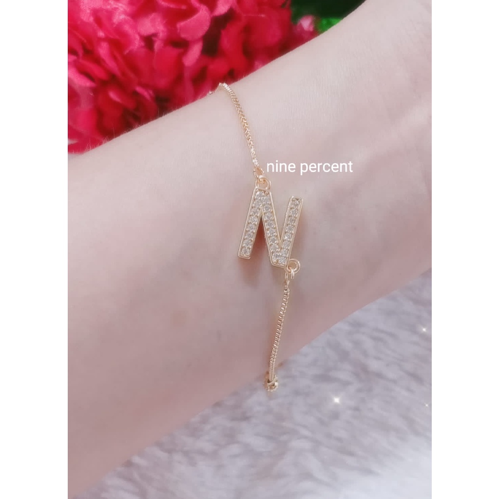 GELANG TANGAN HURUF ABJAD INISIAL MUTIARA GOLD PERHIASAN WANITA TREND ARTIS 01