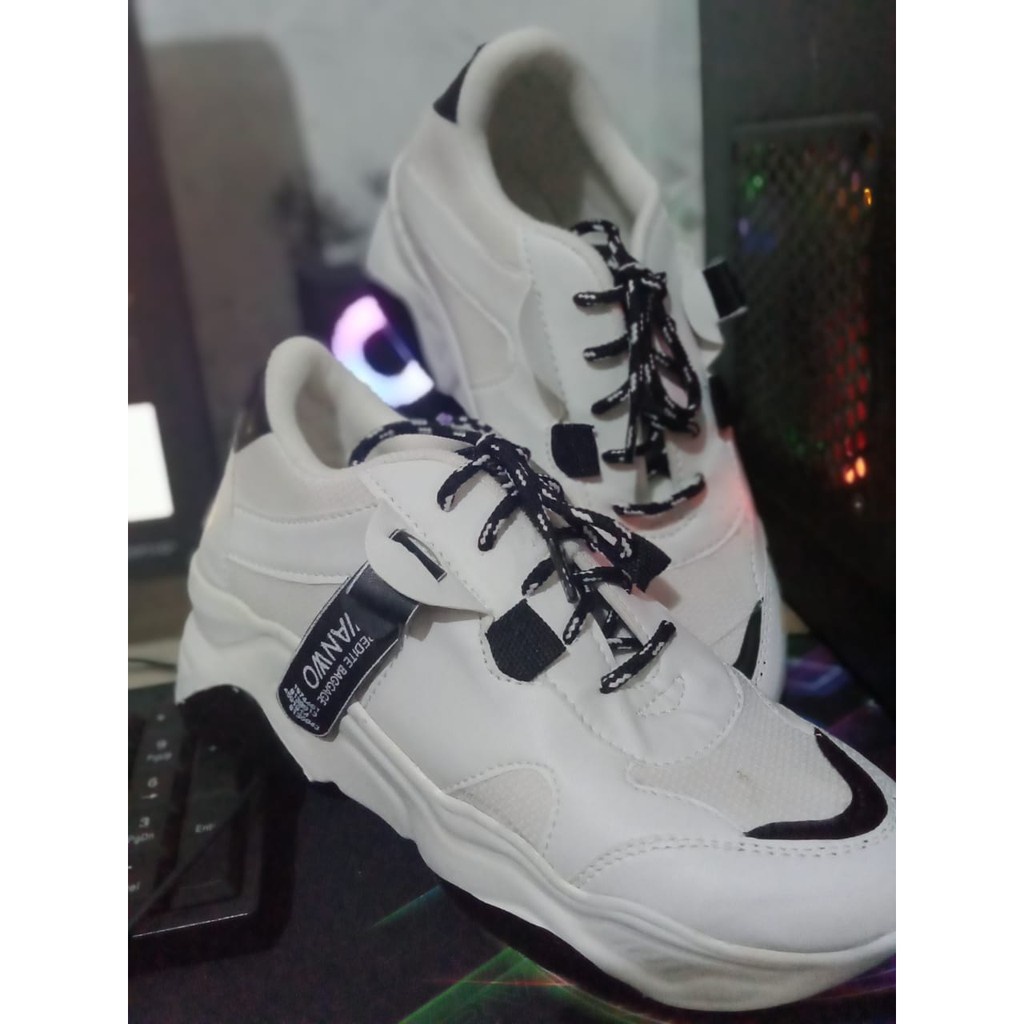 Sepatu Sneakers Wanita Putih Hitam Tali Casul Style Import Korea Wanwoo Sol Tinggi FSH151