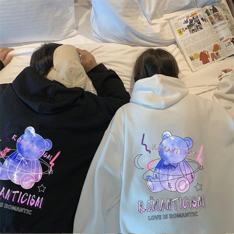 Promo Cod Hoodie Couple Pria Wanita BEAR ROMATICISM Amerika Niche Desain Rasa Teka-teki Cinta Cetak Sweter Berkerudung Longgar Pria dan Wanita Musim Semi dan Musim Gugur Jaket Pasangan Pakaian