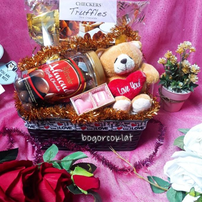 

Spesial Valentine Day Parsel Valentine Teddy Gold