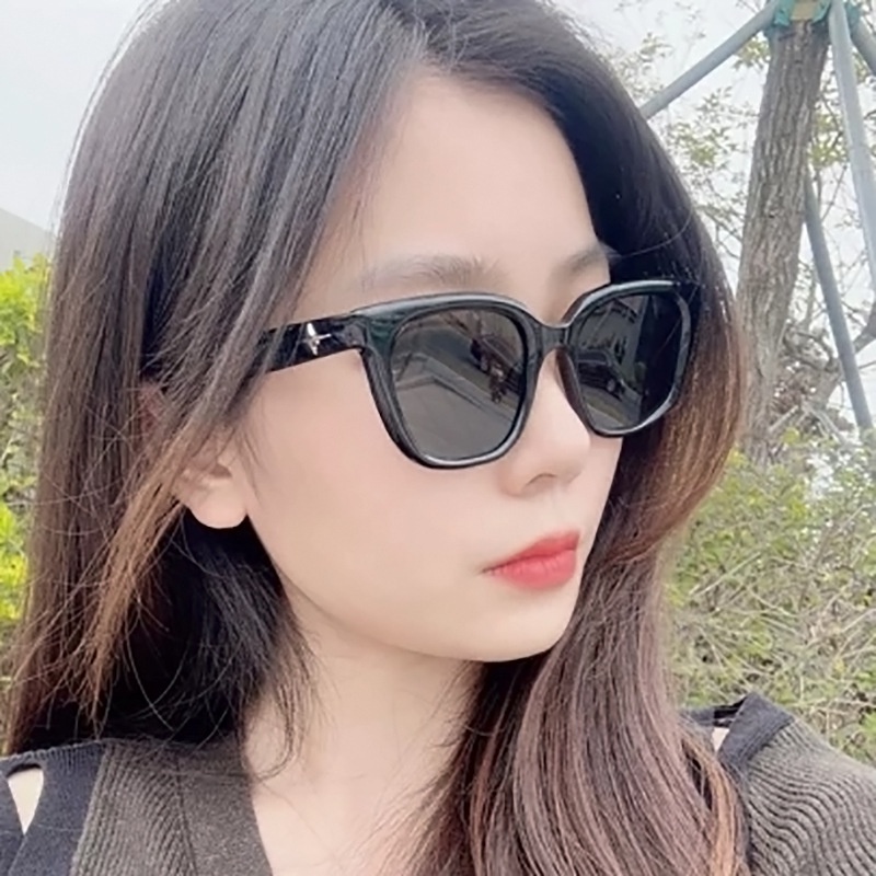 (YUZHU) Kacamata Hitam Kasual Persegi Sederhana High-end Fashion INS Style Sunshade Sunglasses Untuk Wanita