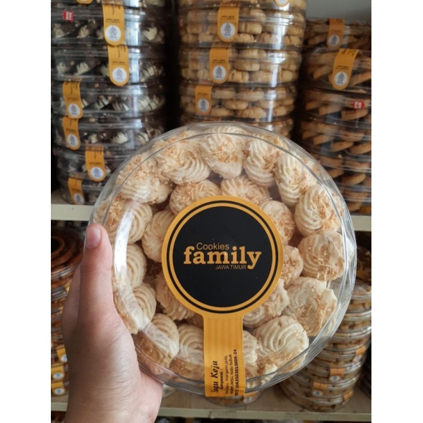 

FAMILY COOKIES SINGLE PART 4 @500-800 GR (TRUFFLE, JANHAGEL, SEMPRIT, PALM CHEESE, BLACKFOREST, SAGU KEJU, MADUMONGSO, KUE KACANG)