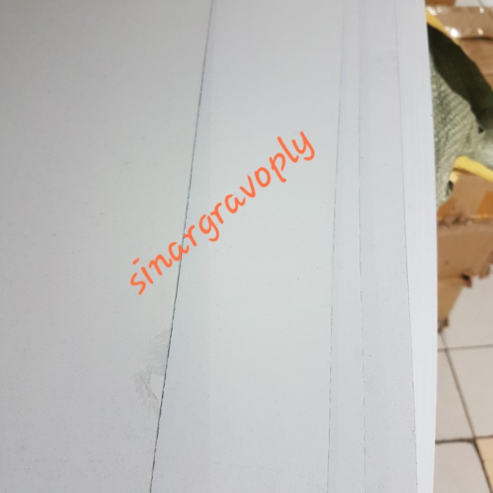 

Gravoply Putih Teks Hitam Bahan Gravir Nmtag 120Cm X60 Cm Tebal 1.5Ml Star Seller