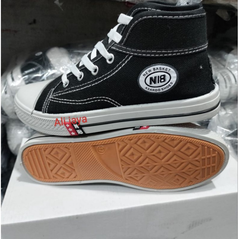 sepatu sekolah hitam putih n.b bahan kamvas