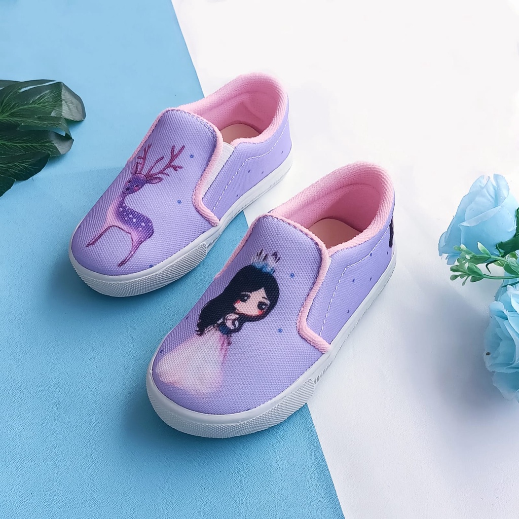 Sepatu anak perempuan karakter putri unggu