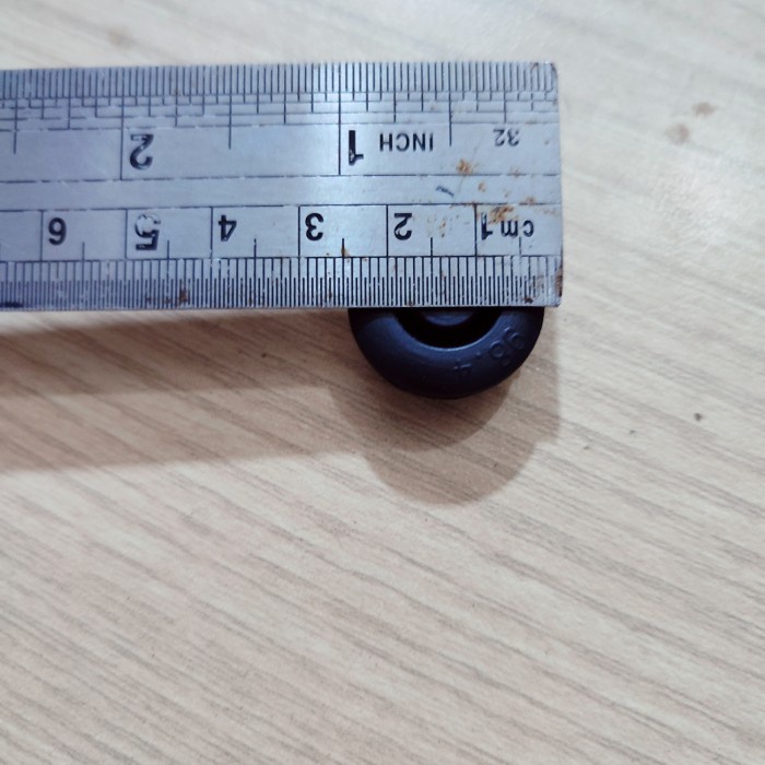 KARET LUBANG PENUTUP LANTAI MOBIL MODEL KECIL DIMETER 10X22X9