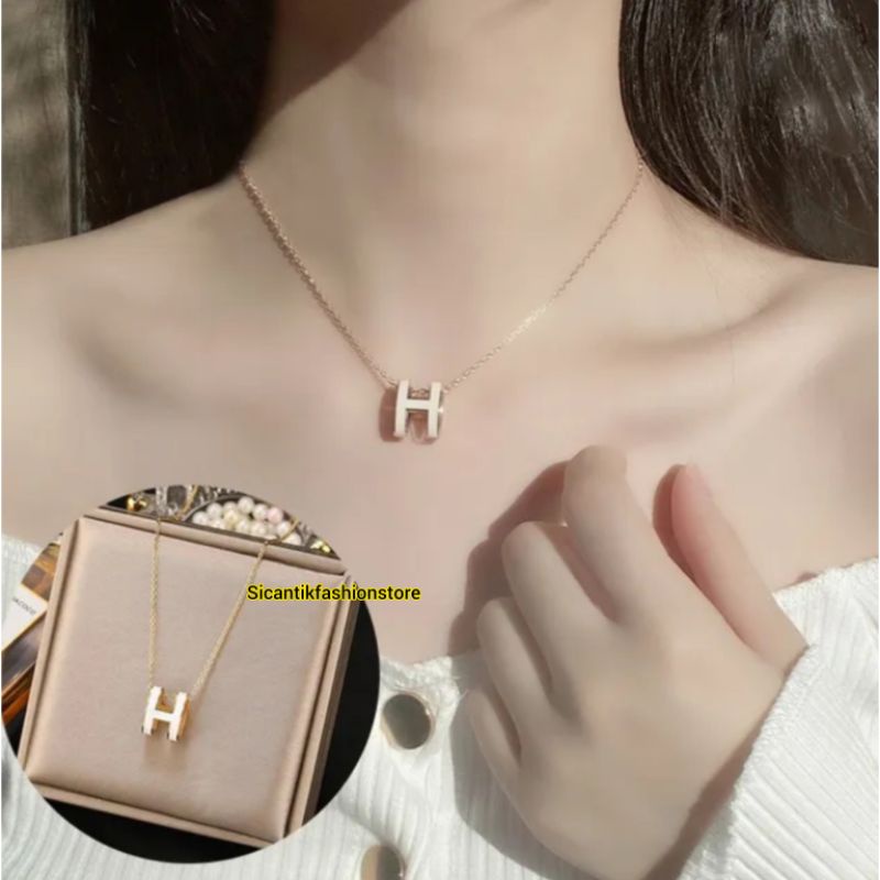 Kalung Titanium Fashion Wanita Liontin H Trending Asli Titanium Anti Karat Selamanya Perhiasan Wanita Korea Lapis Emas 18K Perhiasan Korea Kekinian Kalung Wanita Titanium Plus Liontin Kalung Rantai Plus Liontin