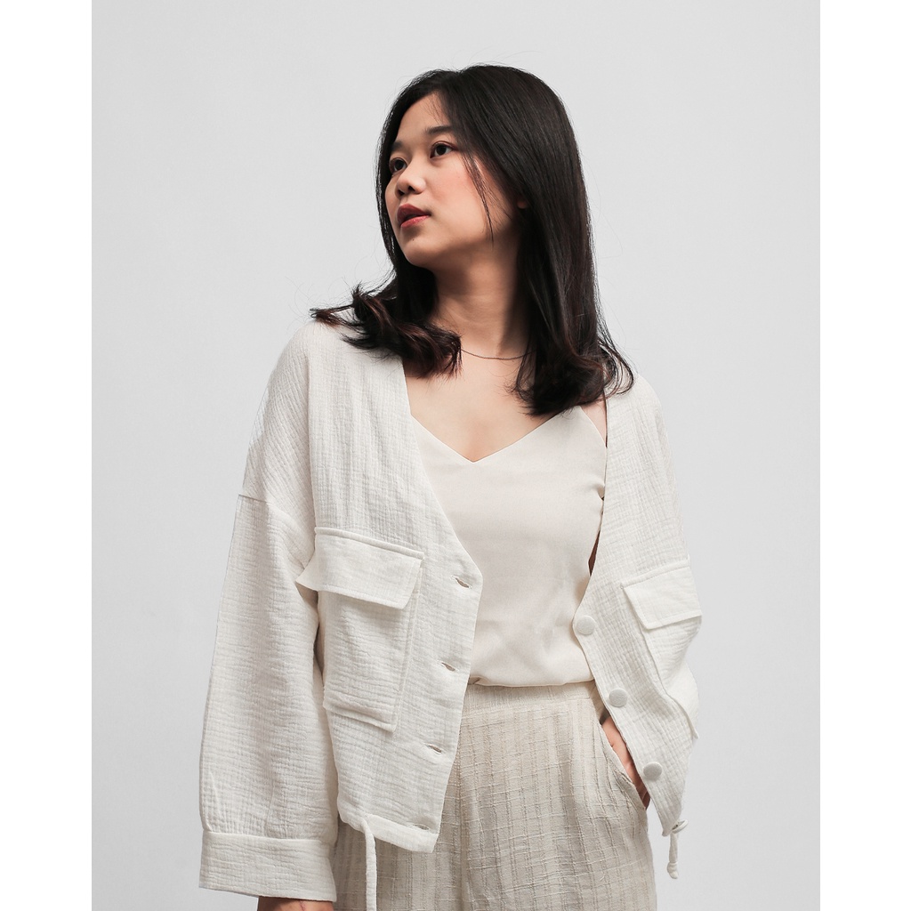 KHK by Khakikakiku Arona Outer White