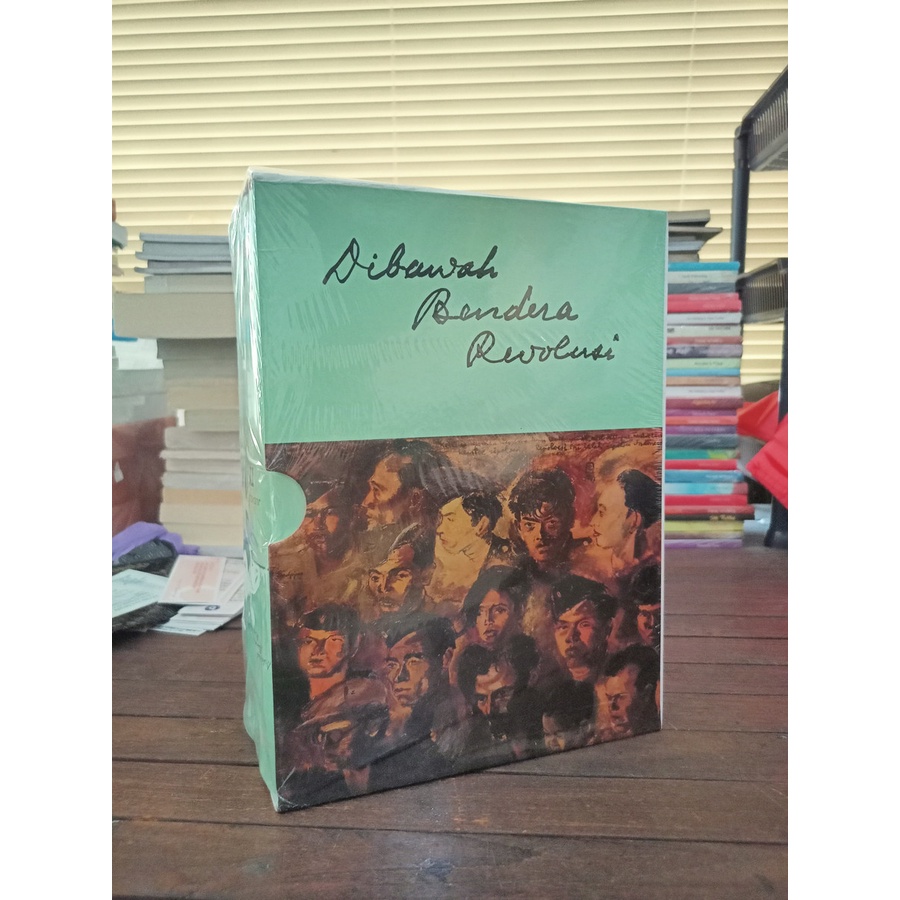 Buku Sejarah - Dibawah Bendera Revolusi Jilid 1 dan 2 - Ir. Soekarno