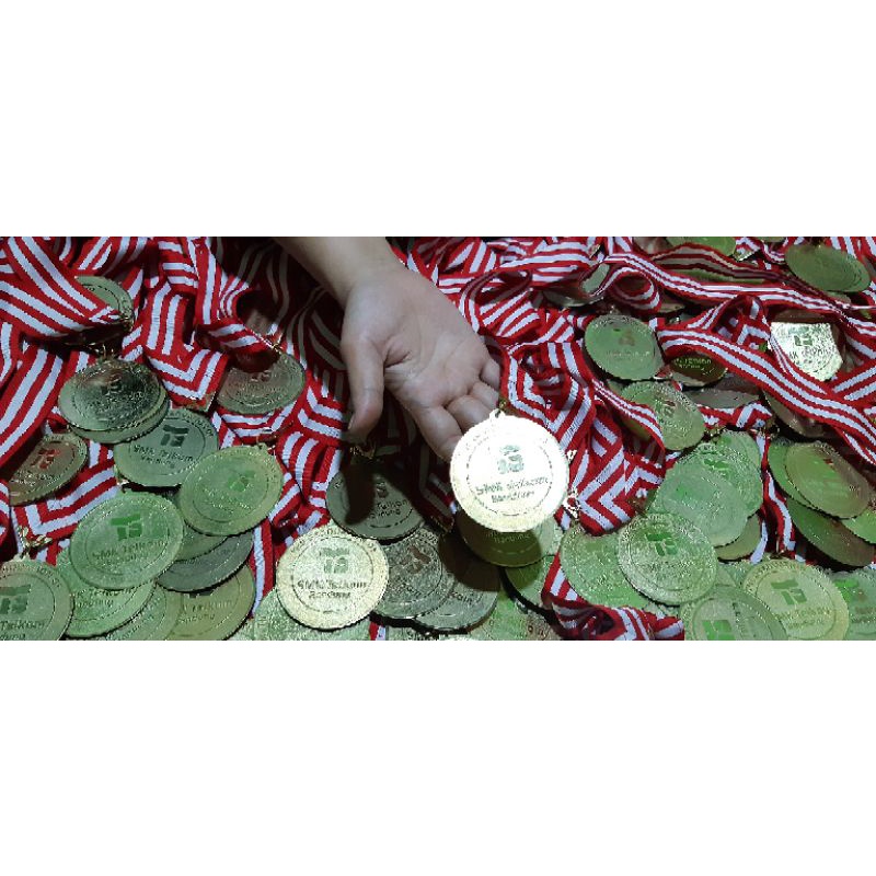 Medali wisuda /medali kuningan/medali logam/medali/medali murah/medali custom/gordonwisuda/CUSTOM